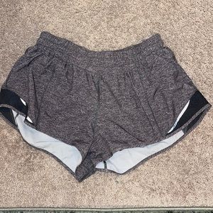 Lululemon Hotty Hot shorts 2.5 Inch